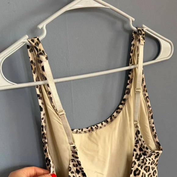 SKIMS Signature Swim Scoop Neck One Piece - Picture 9 of 10